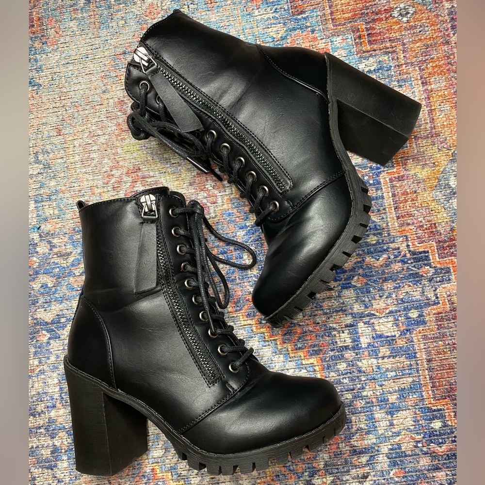 Goth Grunge Alternative E-Girl Punk Chunky Heeled Lace Up Zip Ankle Boots